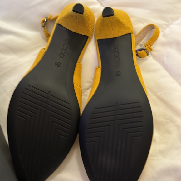 Ecco shoes new,suede,2” heels conform. - Picture 3 of 5